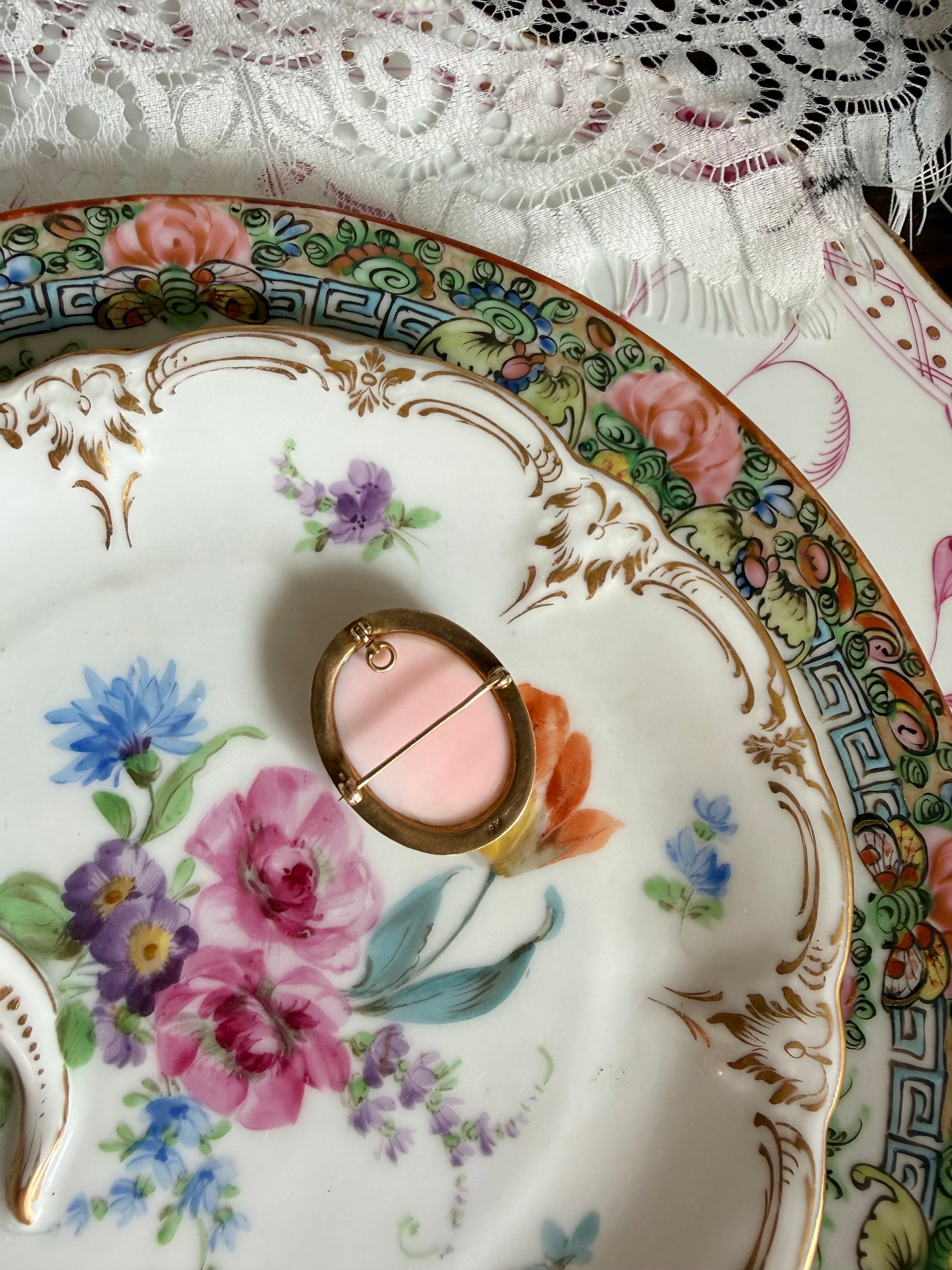 Victorian 10k Pink Cameo Shell Pendant Brooch