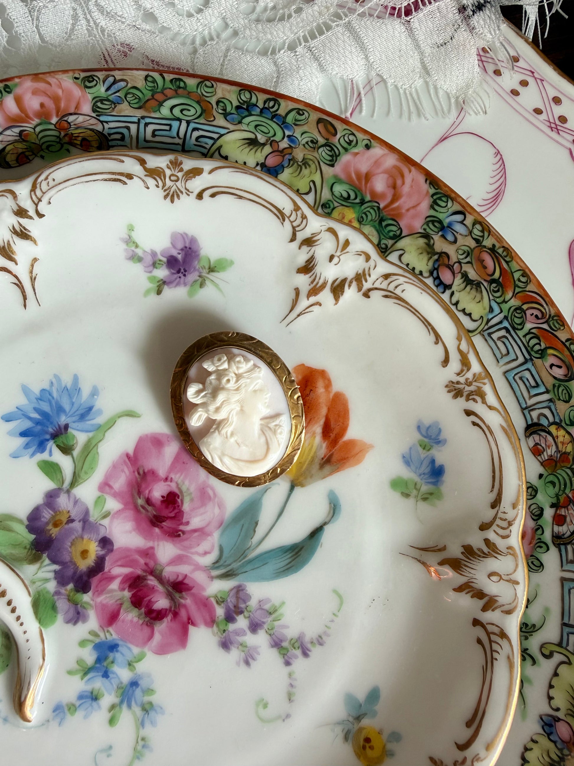 Victorian 10k Pink Cameo Shell Pendant Brooch