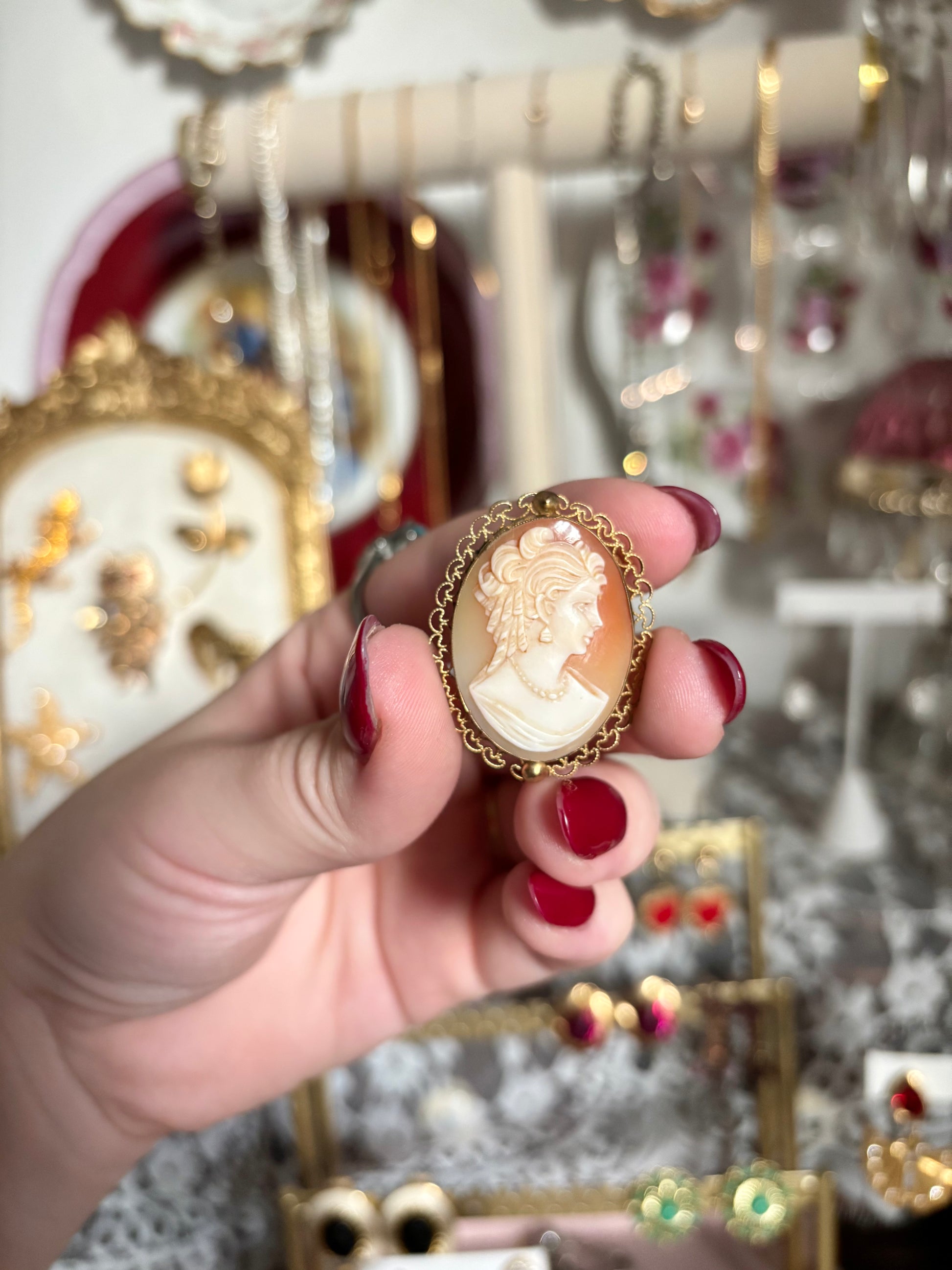 Victorian Shell Cameo Pendant Brooch